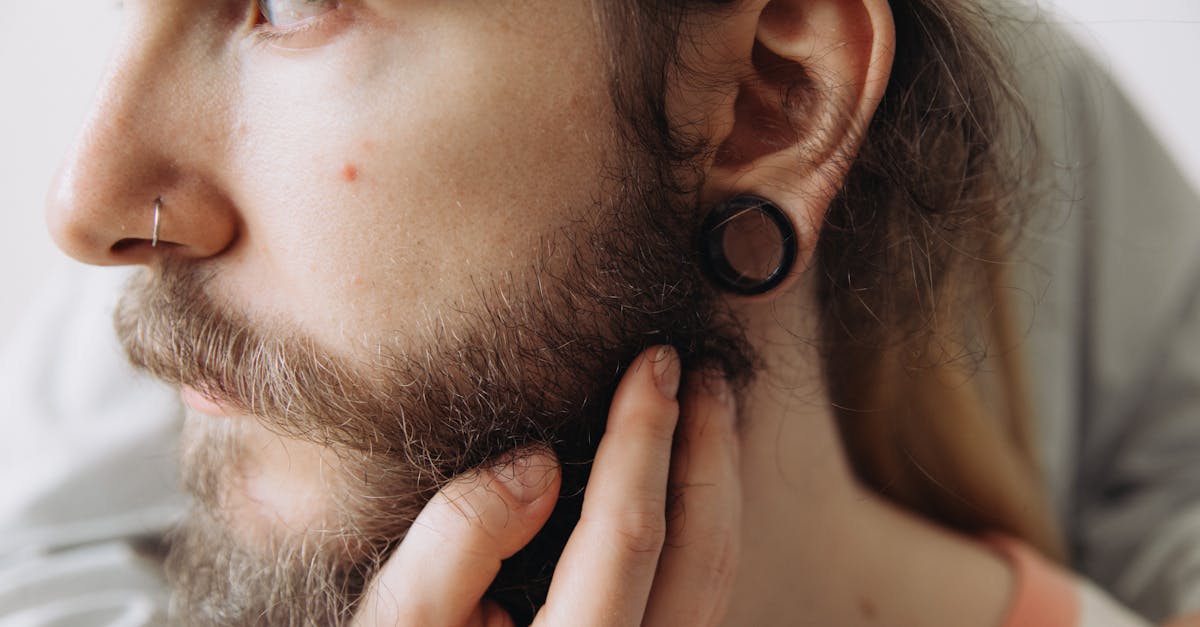 découvrez tout ce qu'il faut savoir sur le piercing d'oreille, des techniques de perçage aux soins après l'opération, en passant par les tendances et conseils pour choisir le bon bijou. faites le premier pas vers un style unique et audacieux !