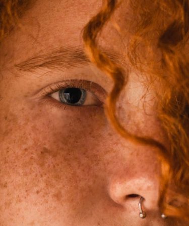 découvrez l'art du piercing au nez : styles, soins et conseils pour un look unique et tendance. explorez les différentes options de bijoux et trouvez l'inspiration pour votre prochaine perforation.
