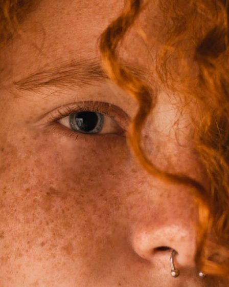 découvrez l'art du piercing au nez : styles, soins et conseils pour un look unique et tendance. explorez les différentes options de bijoux et trouvez l'inspiration pour votre prochaine perforation.