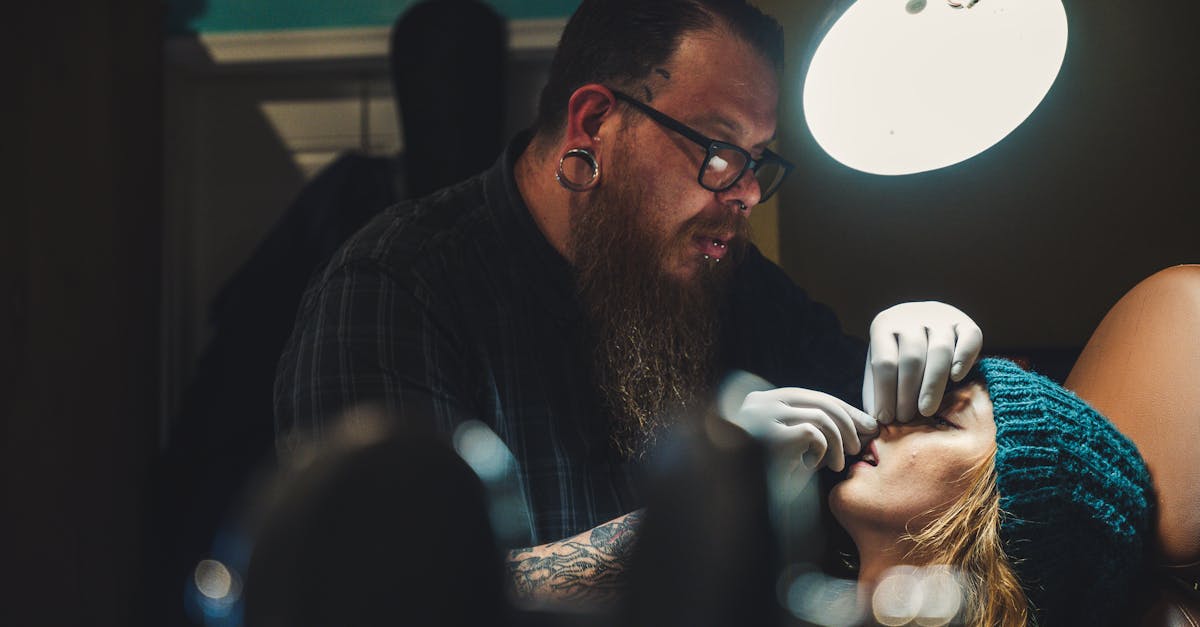 découvrez l'univers du piercing : conseils, styles, soins et tendances. que vous soyez novice ou amateur, trouvez l'inspiration pour votre prochain piercing et assurez-vous de le faire en toute sécurité.