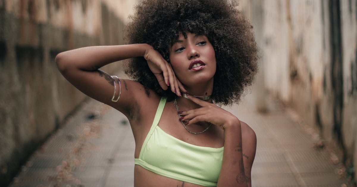 découvrez notre vaste sélection de piercings tendances et uniques. que vous cherchiez des bijoux pour le nez, les oreilles ou le corps, trouvez votre style parfait pour sublimer votre look. qualité assurée et conseils professionnels pour tous vos piercings.