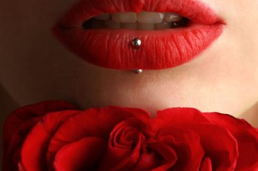 découvrez l'univers fascinant des piercings : techniques, styles et conseils pour sublimer votre look. explorez les tendances, la sécurité et l'entretien des piercings pour un résultat à la fois tendance et durable.