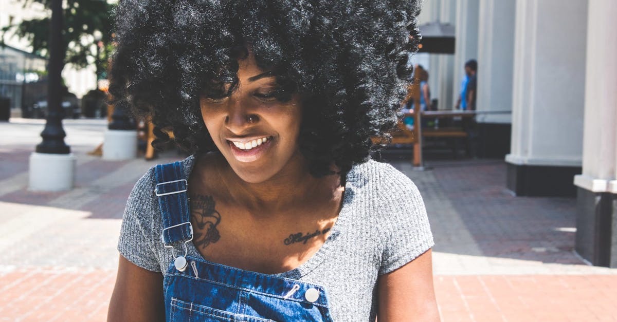 découvrez l'univers du piercing : styles variés, conseils d'entretien et tendances incontournables. transformez votre look avec des piercings originaux et élégants qui reflètent votre personnalité.