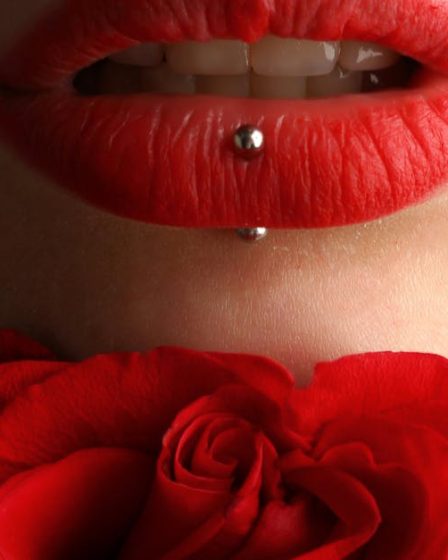 découvrez l'univers du piercing avec nos conseils, astuces et tendances. que vous soyez débutant ou passionné, apprenez tout sur les types de piercings, les soins à apporter et les meilleures pratiques pour exprimer votre style de manière unique.