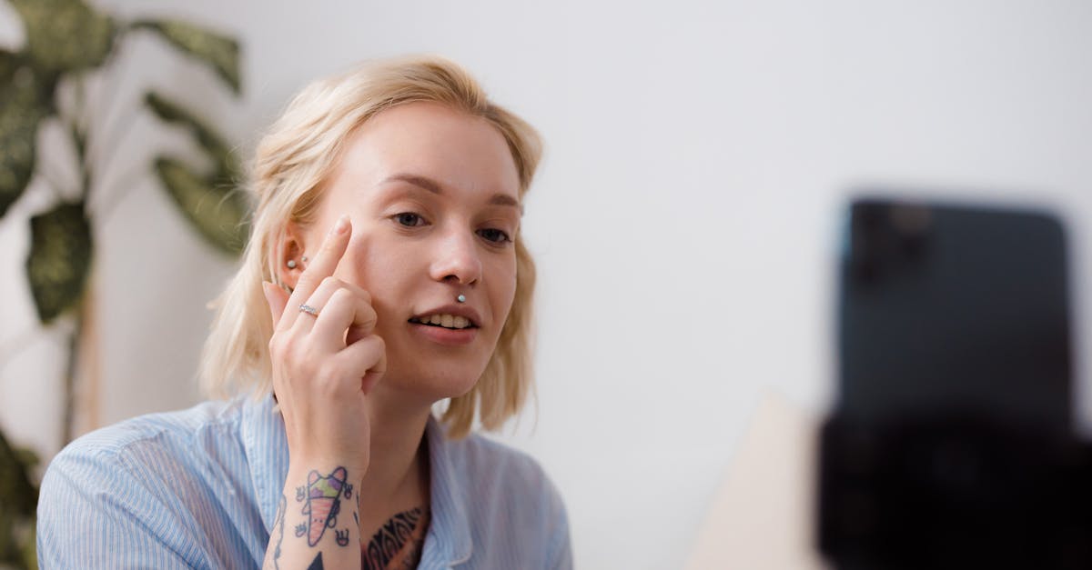 découvrez nos conseils essentiels pour le soin de vos piercings. apprenez à nettoyer, protéger et entretenir vos piercings afin de garantir une guérison optimale et éviter les infections. suivez nos recommandations pour afficher des piercings sains et éclatants.
