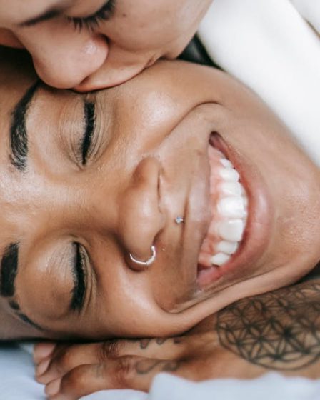 découvrez nos conseils essentiels pour prendre soin de vos piercings. apprenez les meilleures pratiques d'hygiène, les produits recommandés et les astuces pour favoriser une guérison rapide et éviter les infections. des informations adaptées à tous types de piercings.