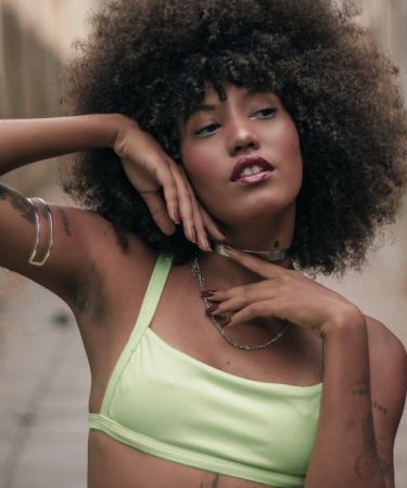 découvrez les dernières tendances en matière de piercings ! explorez les styles incontournables, les bijoux à la mode et les conseils pour afficher votre personnalité à travers cette forme d'art corporel.