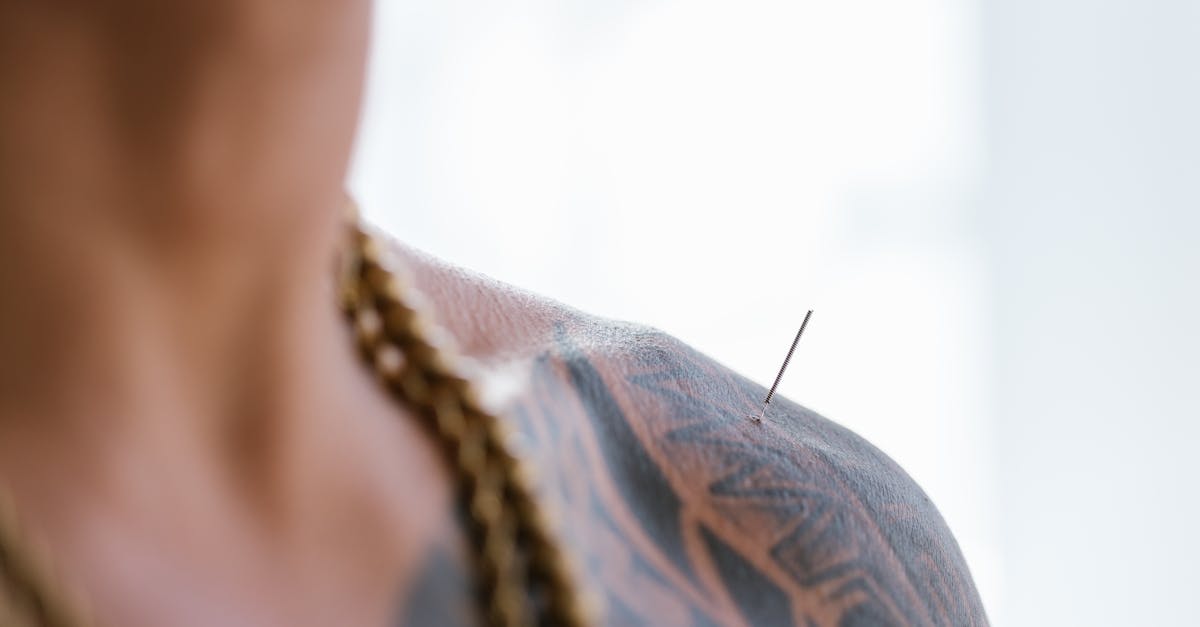 découvrez nos conseils essentiels pour prendre soin de vos piercings aux lobes d'oreilles. apprenez à prévenir les infections, à favoriser une cicatrisation rapide et à entretenir vos bijoux pour un look élégant et sécurisé.