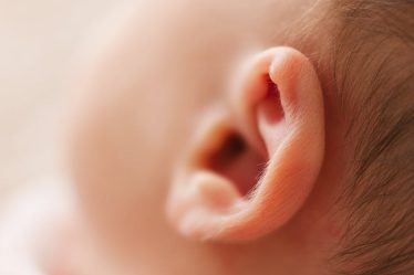 découvrez nos conseils essentiels pour prendre soin de vos piercings aux lobes d'oreilles. apprenez les meilleures pratiques pour un processus de soin efficace, éviter les infections et favoriser une guérison rapide. obtenez des astuces pour maintenir vos piercings en parfait état et les mettre en valeur.