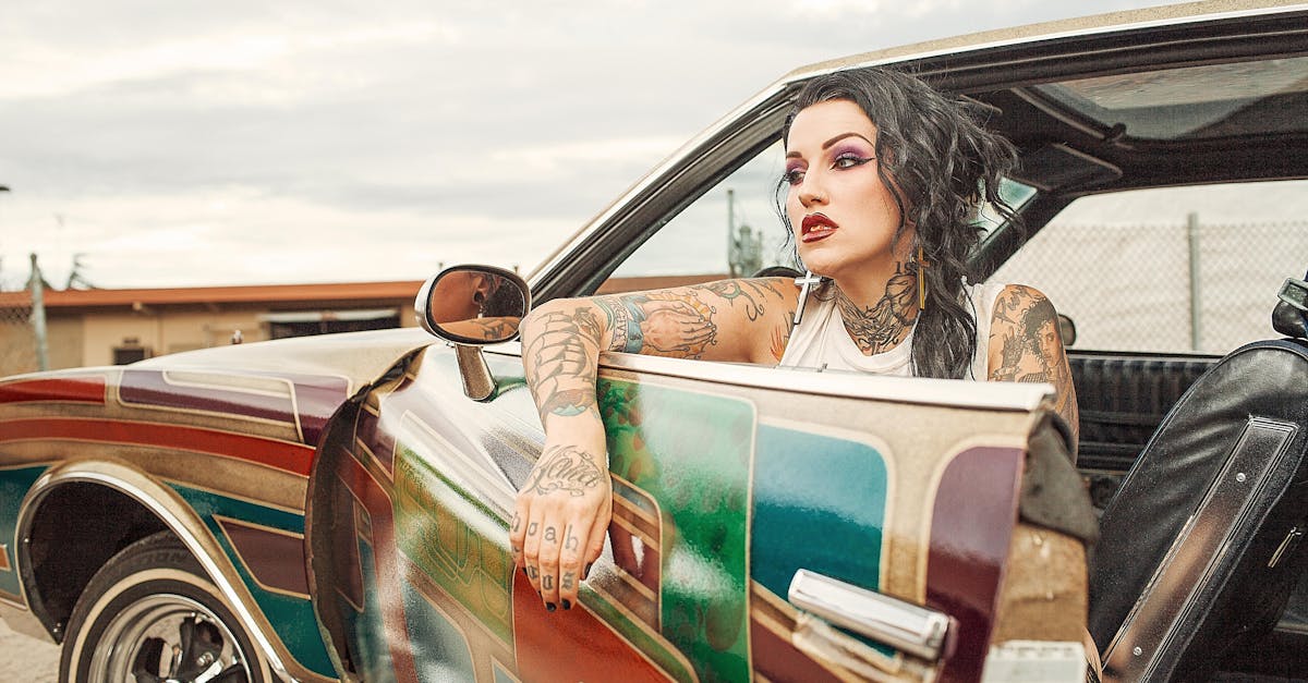 découvrez tout ce qu'il faut savoir sur le labret piercing : origines, styles, soins et conseils pour un piercing réussi. exprimez votre personnalité avec cette tendance incontournable en matiÚre de piercing.