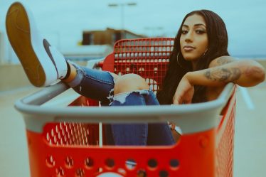 découvrez notre collection de piercings en plastique, légers et hypoallergéniques, parfaits pour ajouter une touche moderne à votre style sans compromettre le confort. idéaux pour les personnes sensibles, nos piercings se déclinent en différentes formes et couleurs pour s'adapter à toutes vos envies.